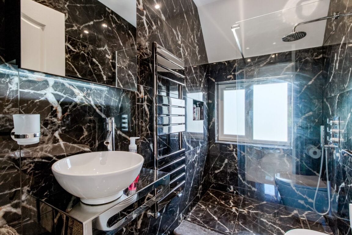 Principle Bedroom En-Suite